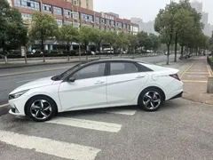 2021 Hyundai Elantra 1.5L CVT LUX Premium, белый — фото 8