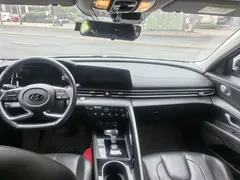 2021 Hyundai Elantra 1.5L CVT LUX Premium, белый — фото 9