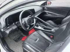 2021 Hyundai Elantra 1.5L CVT LUX Premium, белый — фото 11