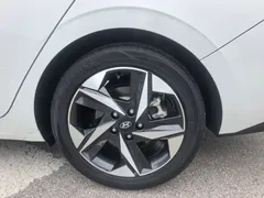 2021 Hyundai Elantra 1.5L CVT LUX Premium, белый — фото 12