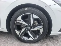 2021 Hyundai Elantra 1.5L CVT LUX Premium, белый — фото 14
