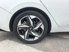 2021 Hyundai Elantra 1.5L CVT LUX Premium, белый — фото 15