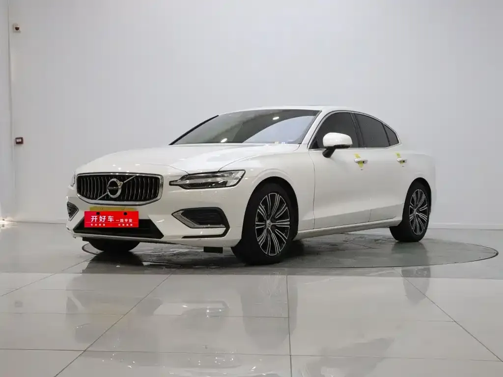 2022 Volvo S60 B4 Luxury