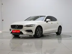 2022 Volvo S60 B4 Luxury, белый — фото 1