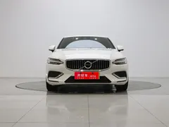 2022 Volvo S60 B4 Luxury, белый — фото 2