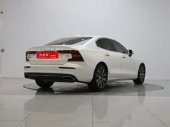 2022 Volvo S60 B4 Luxury, белый — фото 4