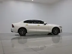 2022 Volvo S60 B4 Luxury, белый — фото 7