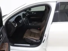 2022 Volvo S60 B4 Luxury, белый — фото 11