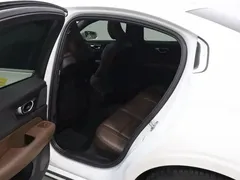 2022 Volvo S60 B4 Luxury, белый — фото 12