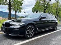 2021 BMW 5 Series 530Li Premium M Sport Package, чёрный — фото 2