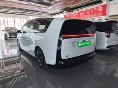 2024 Li Auto MEGA Ultra, белый — фото 5