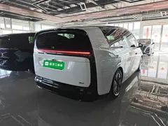 2024 Li Auto MEGA Ultra, белый — фото 7