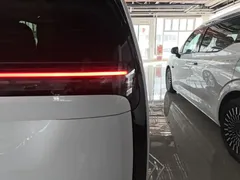 2024 Li Auto MEGA Ultra, белый — фото 8