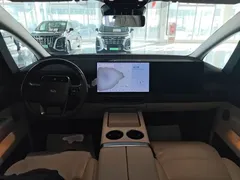 2024 Li Auto MEGA Ultra, белый — фото 10