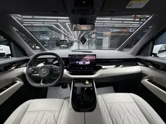 2024 Zeekr 009 6-Seat Executive 4WD 108kWh, белый — фото 12