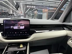2024 Zeekr 009 6-Seat Executive 4WD 108kWh, белый — фото 20