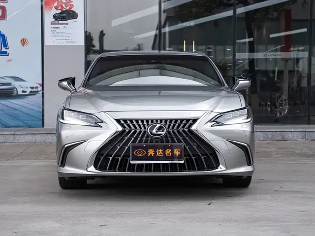 2022 Lexus ES 300h Executive