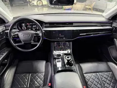 2022 Audi A8L 50 TFSI quattro Comfort Collector's Edition, чёрный — фото 3