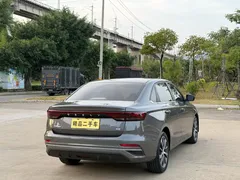 2022 Geely Emgrand 4th Gen 1.5L CVT Premium — фото 7