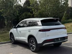 2026 BYD Song Pro DM-i PHEV 220km, белый — фото 13