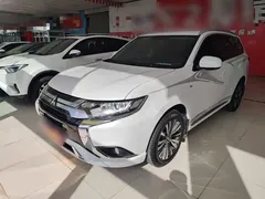 2021 Mitsubishi Outlander 2.0L 2WD 5-seat, белый — фото 1