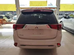 2021 Mitsubishi Outlander 2.0L 2WD 5-seat, белый — фото 6