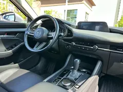 2020 Mazda 3 1.5L AT, белый — фото 7