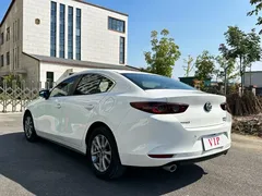 2020 Mazda 3 1.5L AT, белый — фото 13