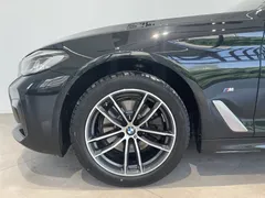 2022 BMW 5 Series 525Li M Sport Package, чёрный — фото 18