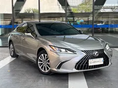 2022 Lexus ES 200 Excellence — фото 3