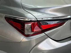 2022 Lexus ES 200 Excellence — фото 21