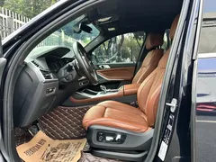 2021 BMW X7 xDrive40i Premium M Sport Package, чёрный — фото 11