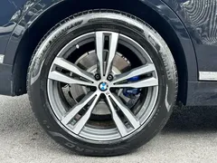 2021 BMW X7 xDrive40i Premium M Sport Package, чёрный — фото 13