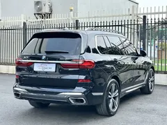 2021 BMW X7 xDrive40i Premium M Sport Package, чёрный — фото 18