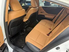 2022 Lexus ES 300h Excellence, белый — фото 8