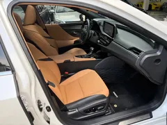 2022 Lexus ES 300h Excellence, белый — фото 11