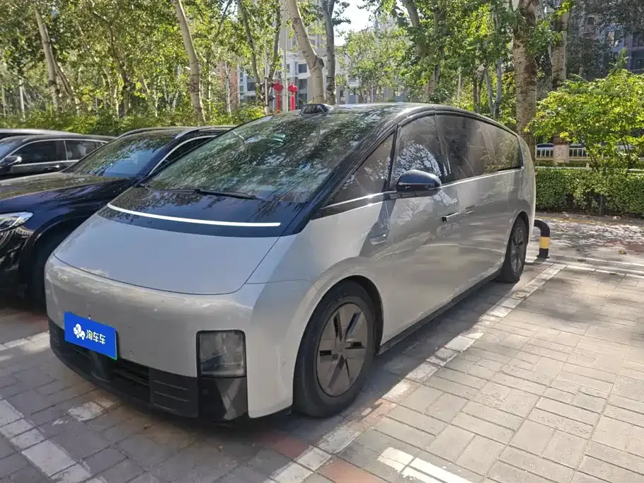 2024 Li Auto MEGA Ultra