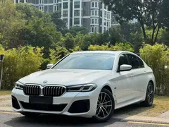 2022 BMW 5 Series 535Le PHEV M Sport Package, белый — фото 1