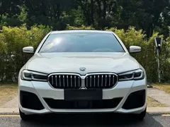 2022 BMW 5 Series 535Le PHEV M Sport Package, белый — фото 2