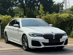 2022 BMW 5 Series 535Le PHEV M Sport Package, белый — фото 3