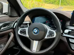 2022 BMW 5 Series 535Le PHEV M Sport Package, белый — фото 8