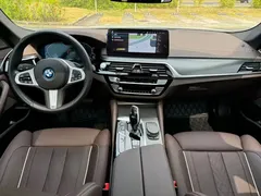 2022 BMW 5 Series 535Le PHEV M Sport Package, белый — фото 9