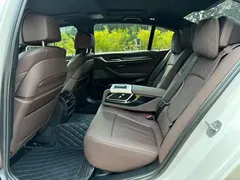 2022 BMW 5 Series 535Le PHEV M Sport Package, белый — фото 15