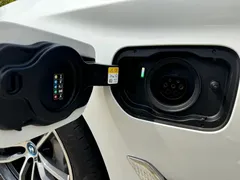 2022 BMW 5 Series 535Le PHEV M Sport Package, белый — фото 20