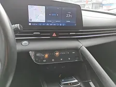 2021 Hyundai Elantra 1.5L CVT TOP Flagship, белый — фото 13