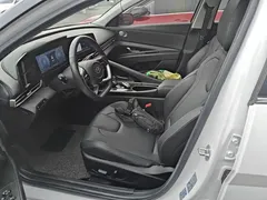 2021 Hyundai Elantra 1.5L CVT TOP Flagship, белый — фото 15