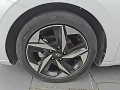 2021 Hyundai Elantra 1.5L CVT TOP Flagship, белый — фото 23