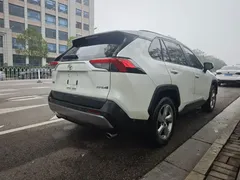 2022 Toyota RAV4 2.0L CVT 2WD Fashion, белый — фото 2