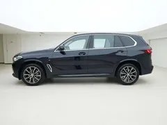 2022 BMW X5 30Li Premium M Sport Package, чёрный — фото 3