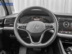 2022 Volkswagen Touareg 3.0TSI Black Sport Package, чёрный — фото 17